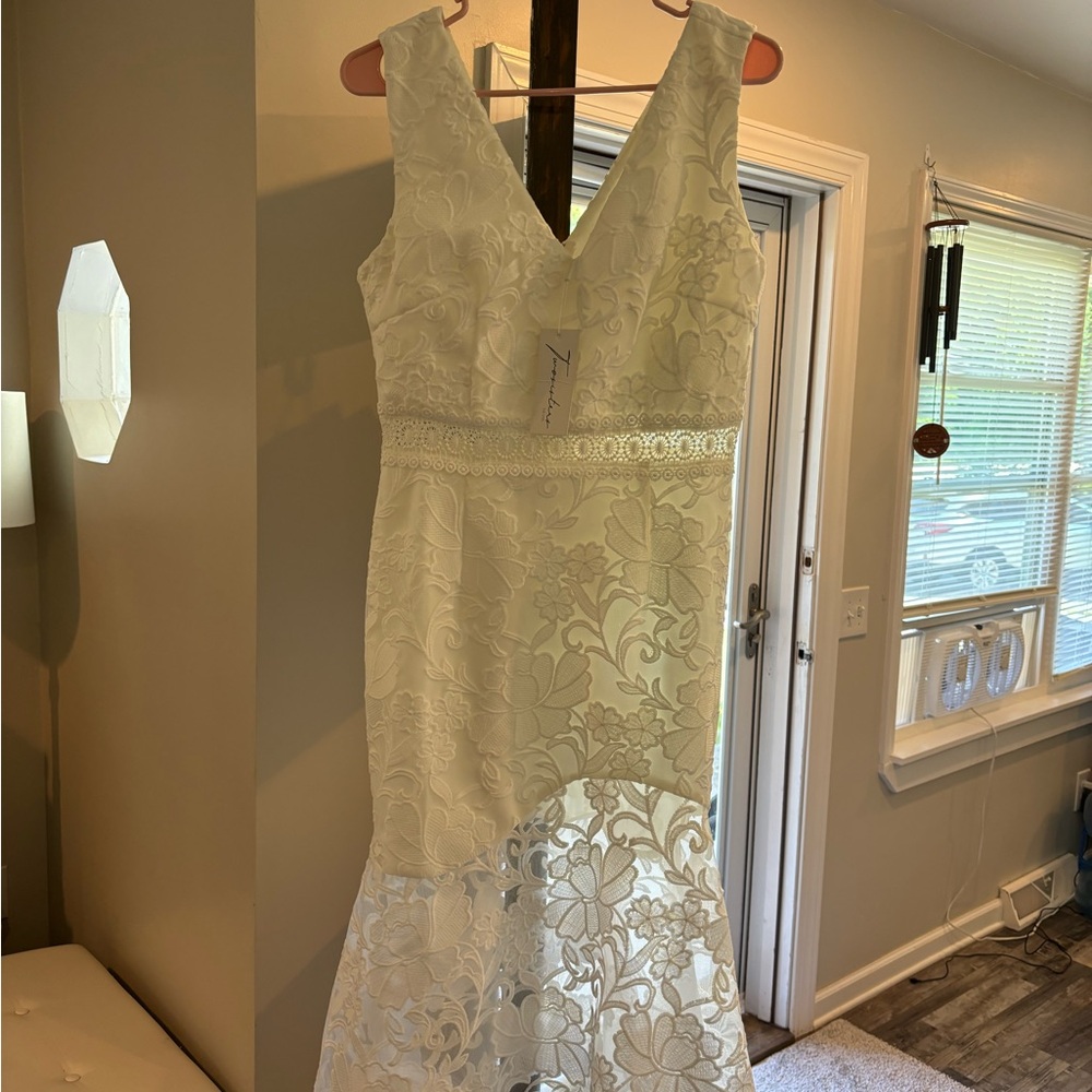 Two Sisters The Label NWT Brand New White Lace Dress Size 6